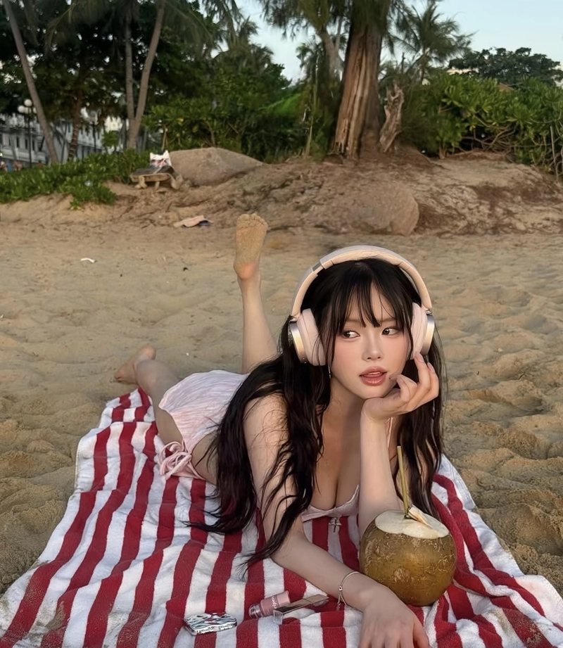 Thân hình săn chắc ảnh gái xinh bikini đầy sức sống