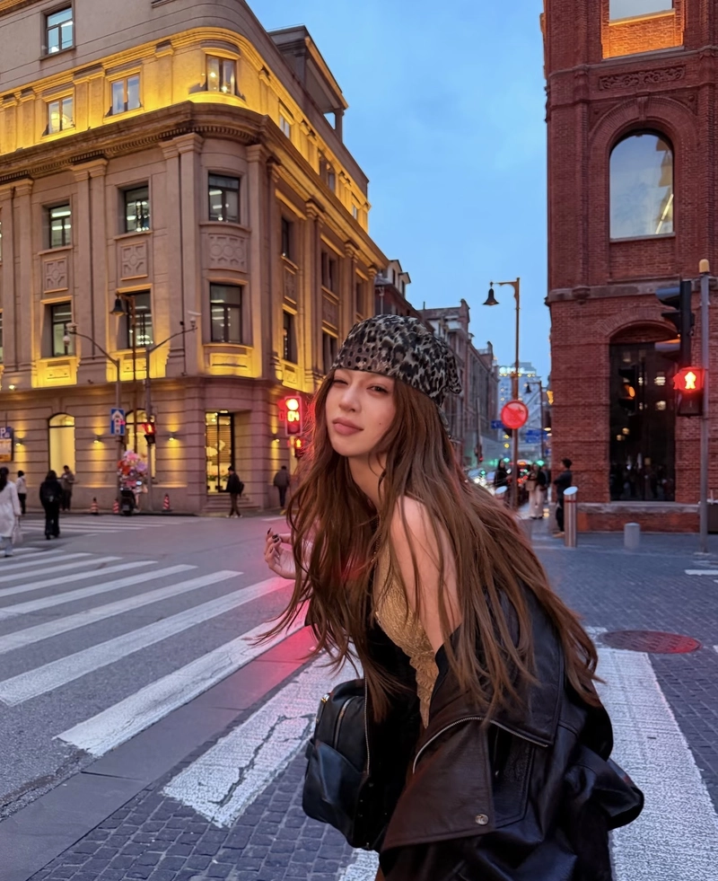 Thần sắc tươi tắn gái xinh 9x cuốn hút tự nhiên