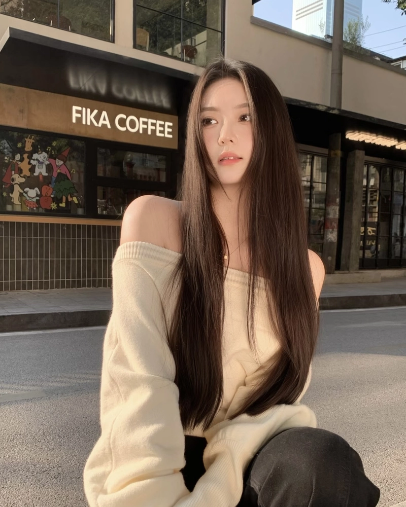 Thần thái nhẹ nhàng gái xinh tóc dài cuốn hút