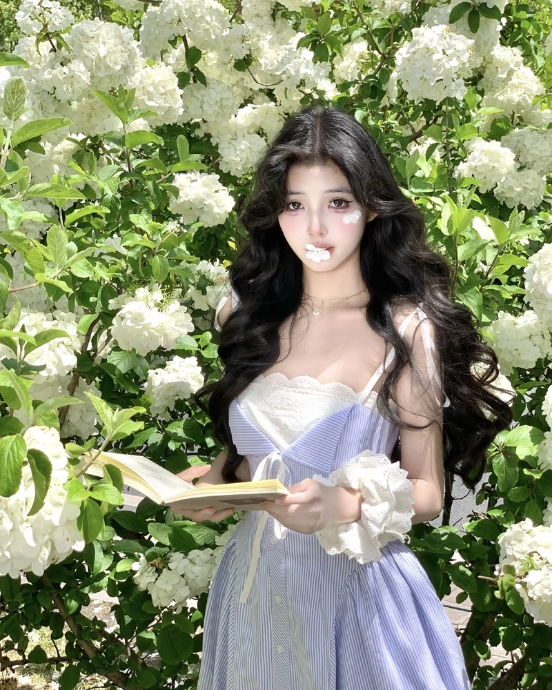 Vẻ đẹp dịu dàng của gái xinh tóc dài nổi bật