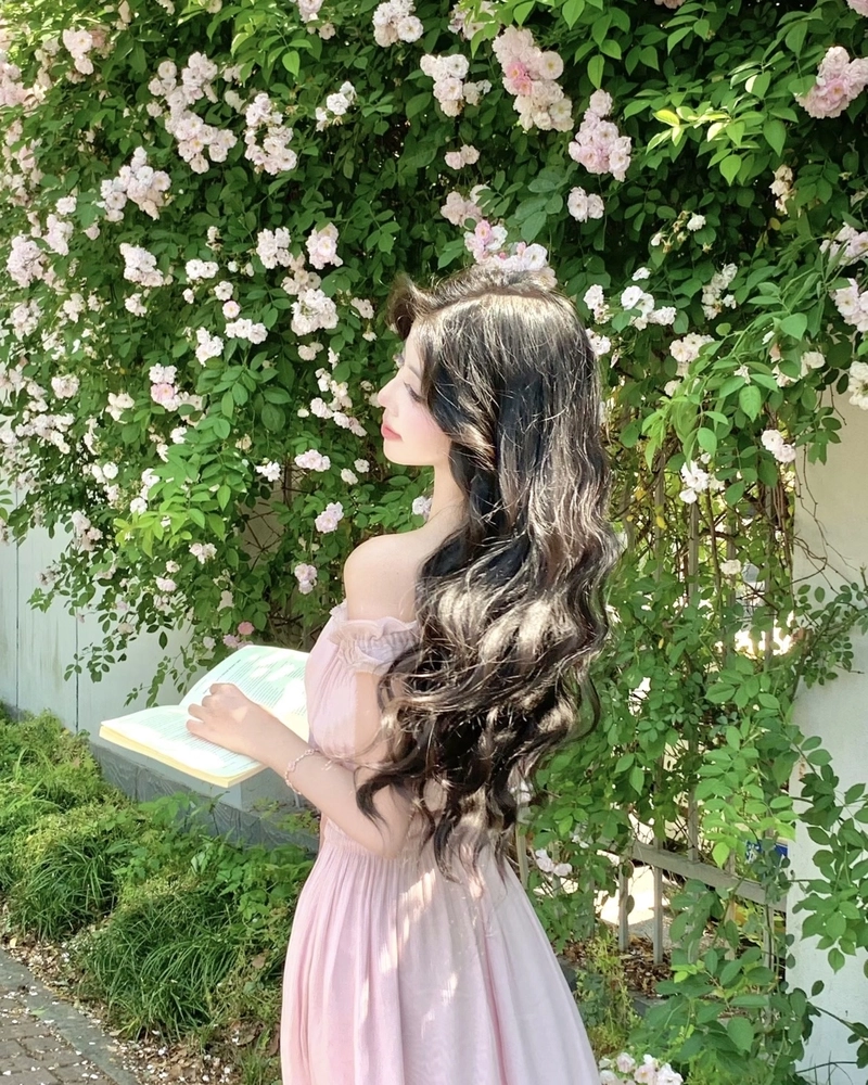 Vẻ đẹp nữ tính gái xinh tóc dài rất nổi bật