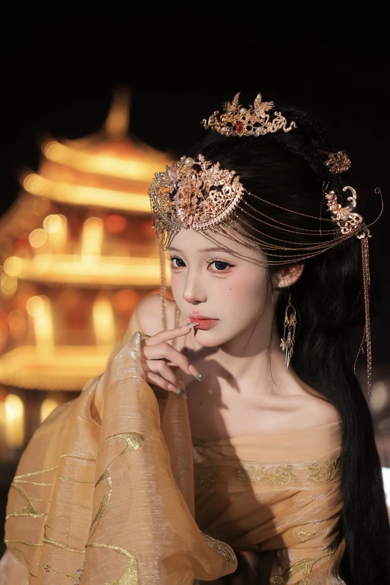 Vẻ đẹp thanh tú của gái xinh cổ trang đầy cuốn hút