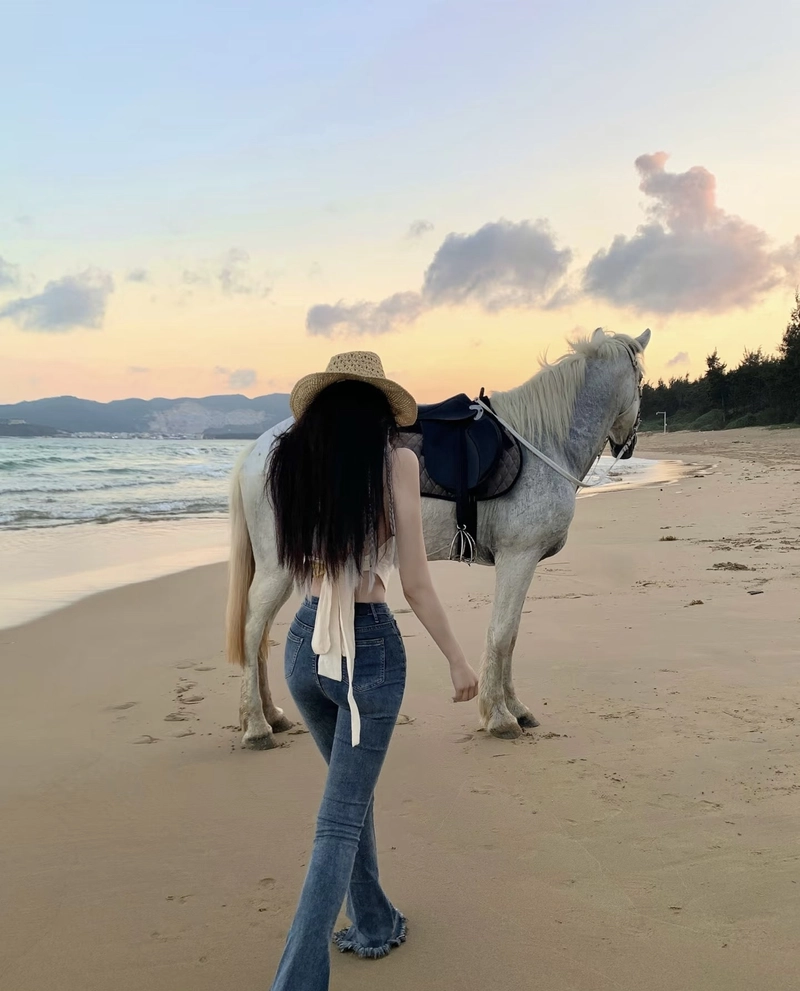 Vẻ đẹp tinh tế của gái xinh quay lưng đầy hấp dẫn