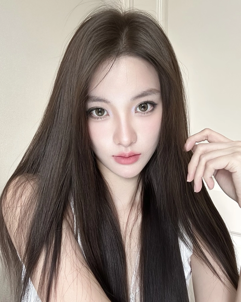 Vẻ đẹp tinh tế gái xinh tóc dài rất nổi bật