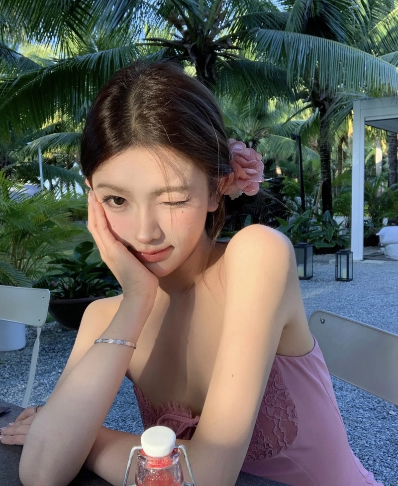 Vẻ đẹp trẻ trung của gái xinh 18 tuổi mang nét tươi mới