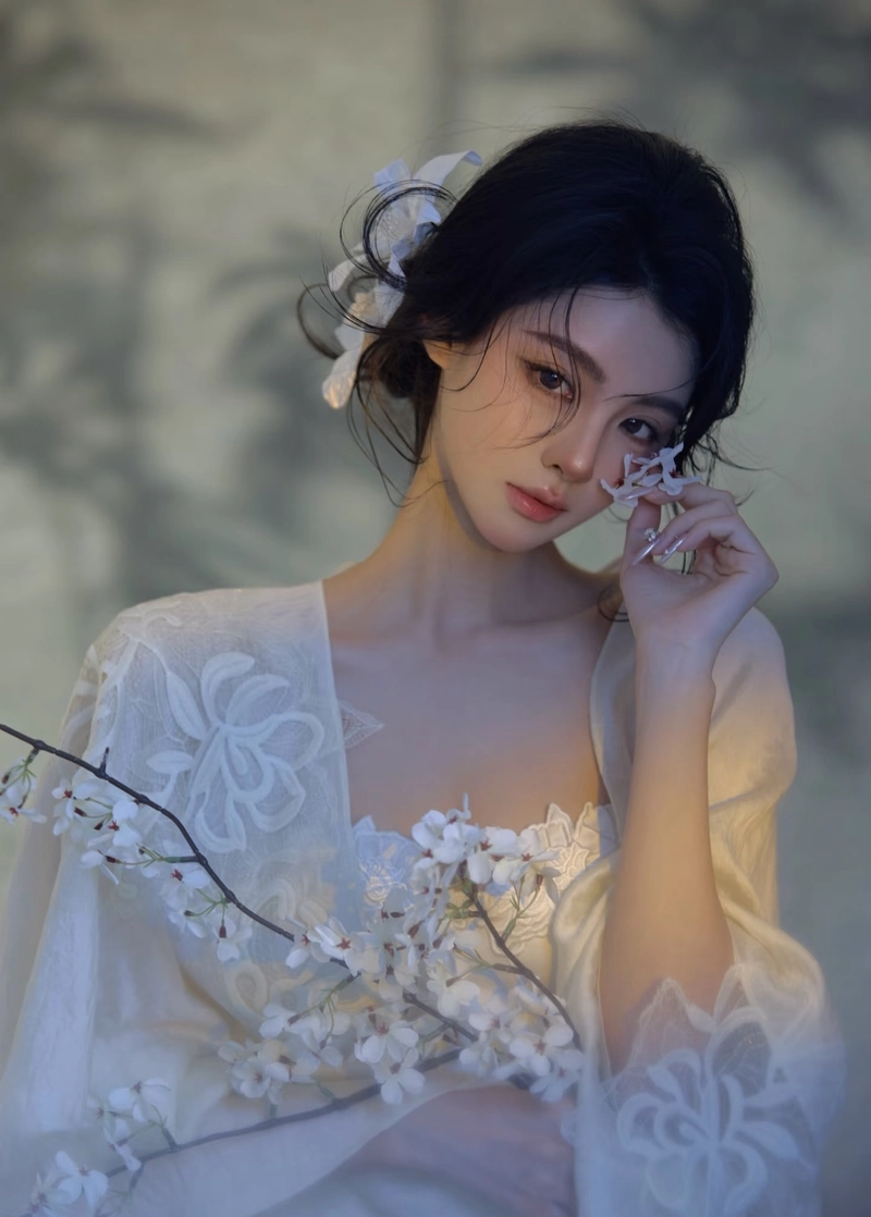 Vẻ đẹp trong trẻo tự nhiên của cô gái xinh nổi bật