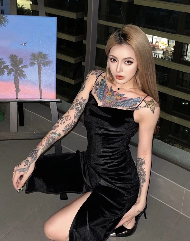 Visual ấn tượng của cô gái xinh có hình xăm