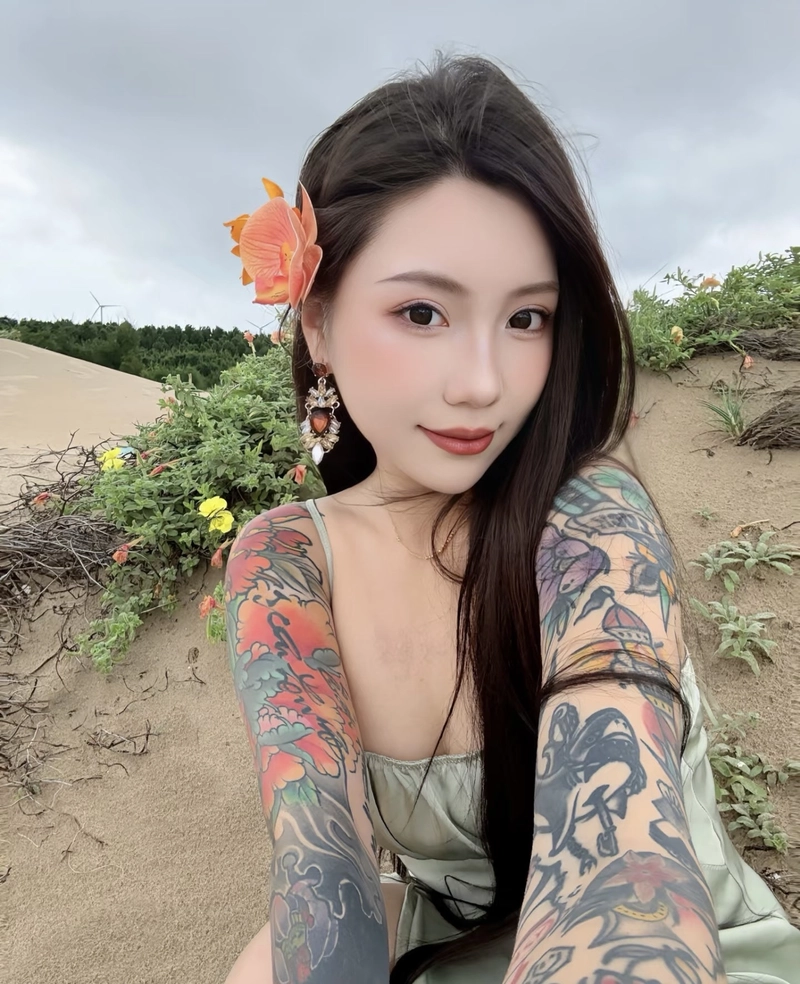 Visual xinh đẹp cá tính của cô gái có hình xăm