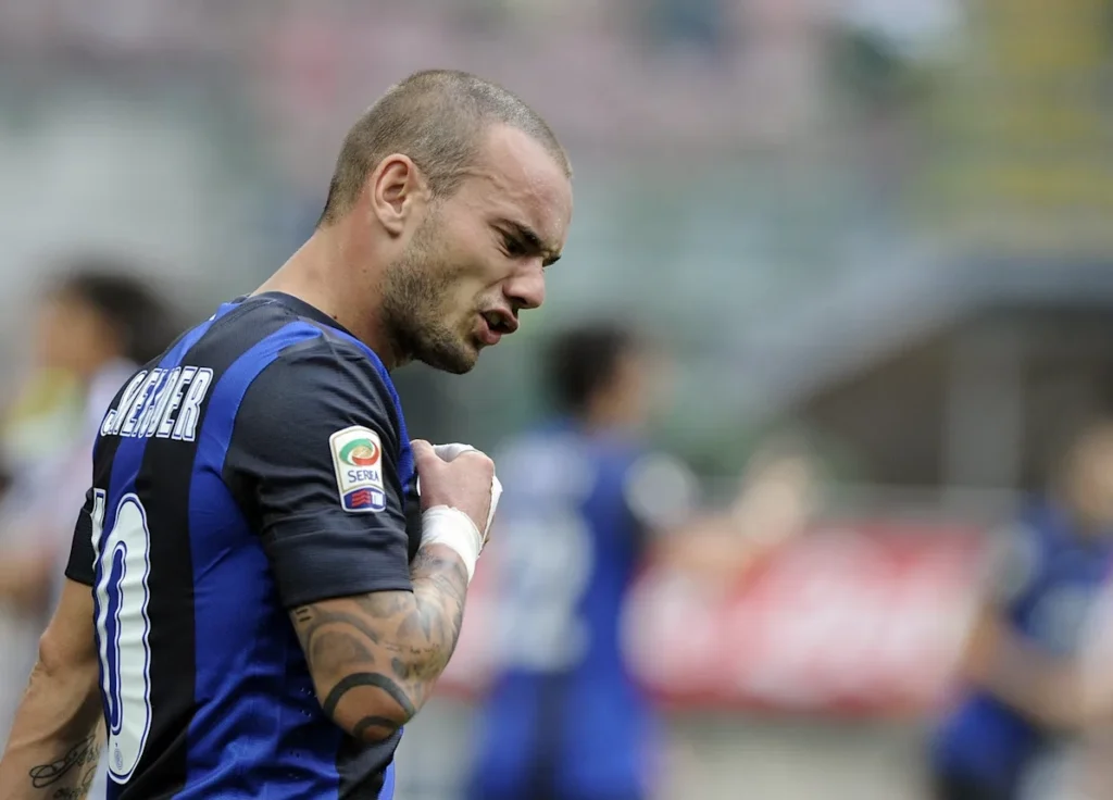 wesley-sneijder-vi-chan-menh-thien-tu-bi-danh-cap-cua-bong-d_333