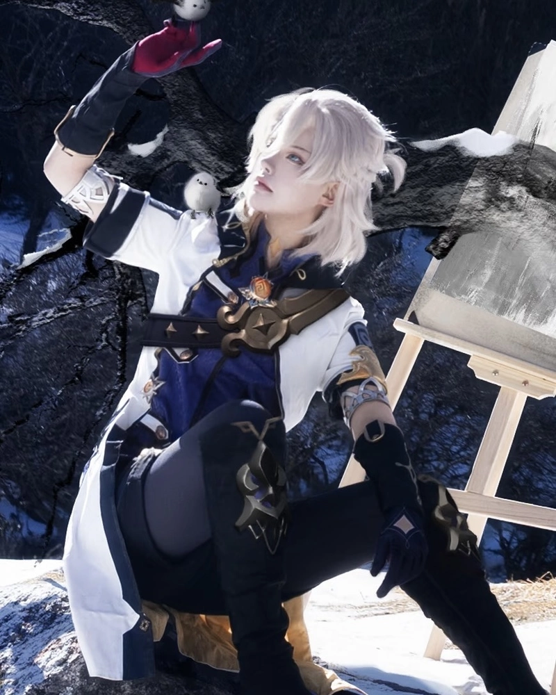 Albedo cosplay biểu hiện điềm nhiên tạo cảm giác khó đoán
