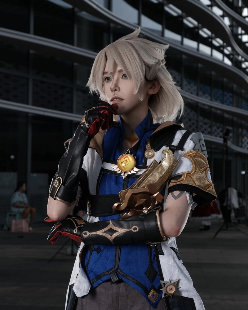 Albedo cosplay vẻ ngoài nhã nhặn nhưng đầy sức hấp dẫn