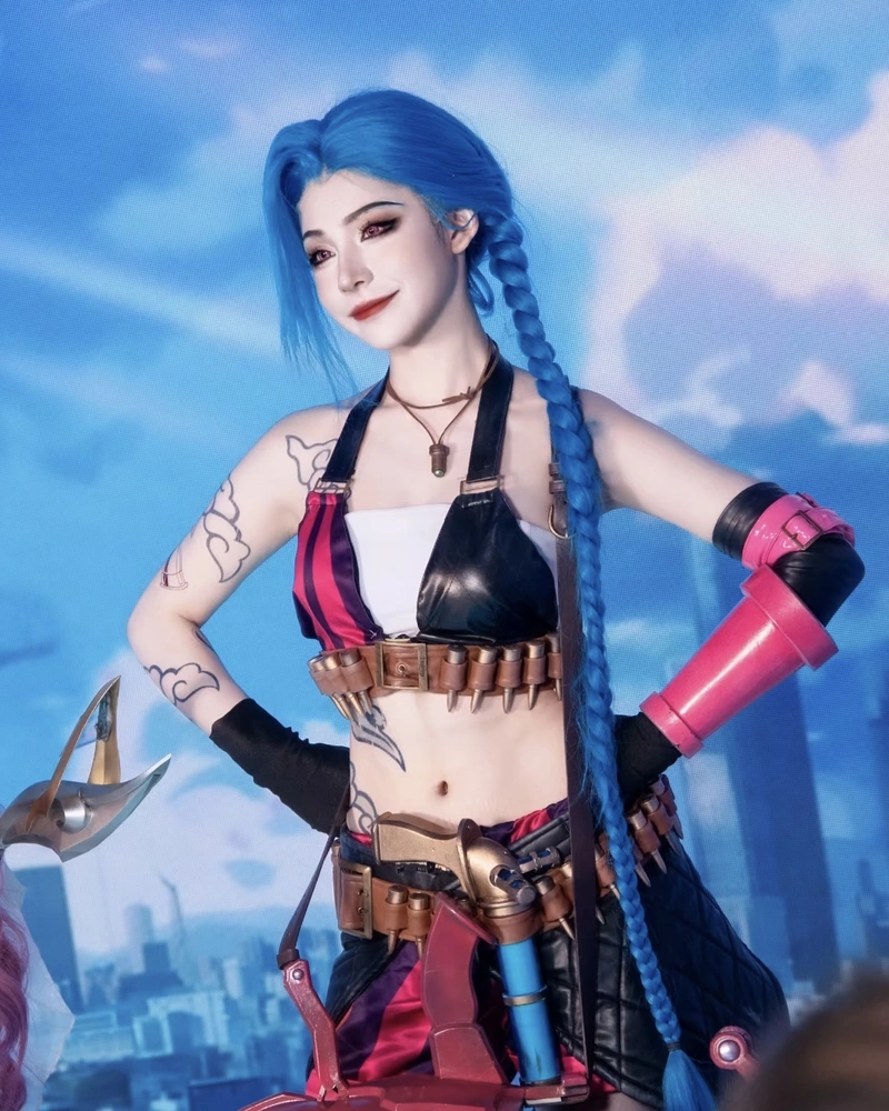 Ảnh Jinx cosplay tạo hình Arcane cực kỳ ấn tượng