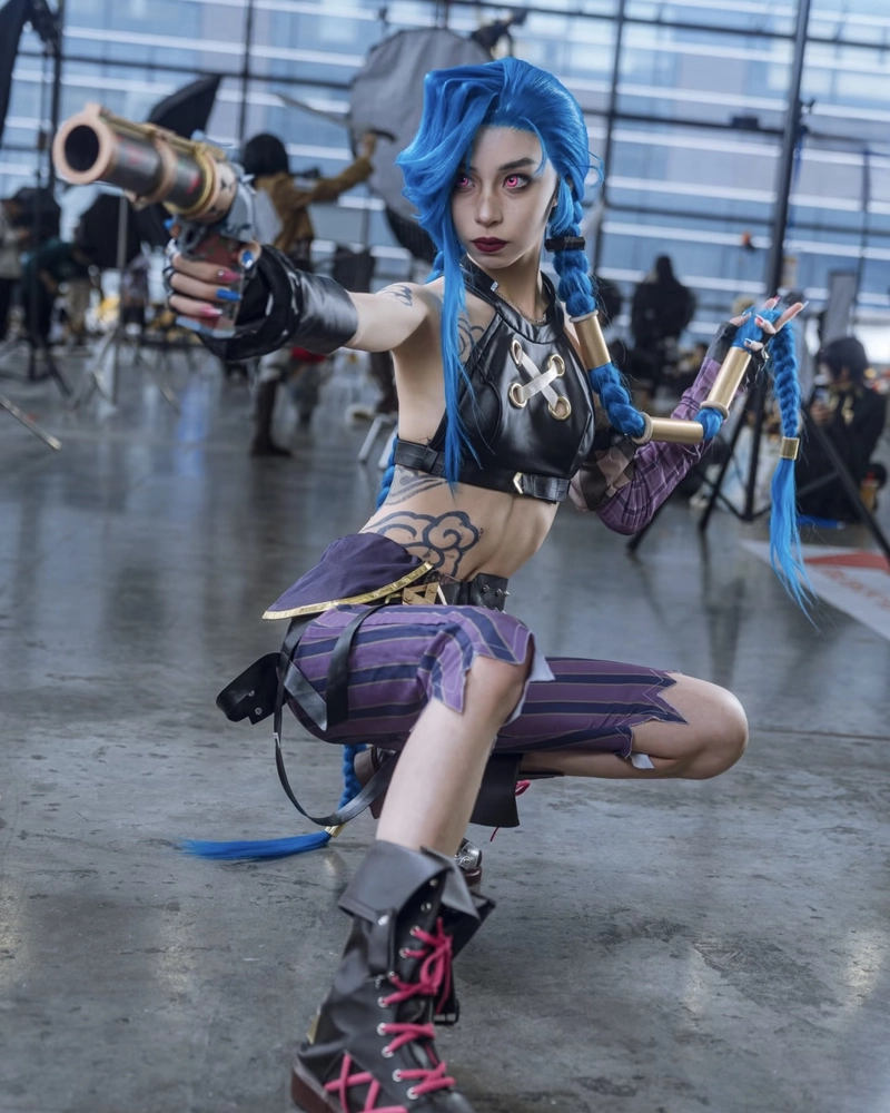 Ảnh Jinx cosplay tạo hình chiến binh cực kỳ bắt mắt