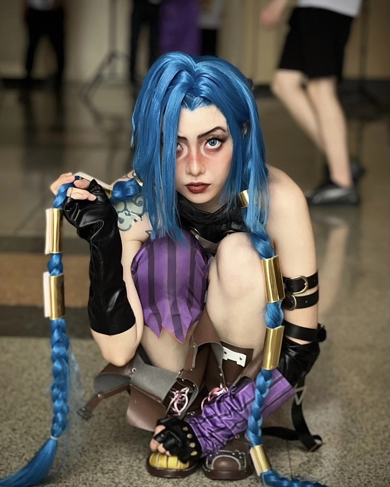 Ảnh Jinx cosplay thần sắc táo bạo tạo dấu ấn mạnh