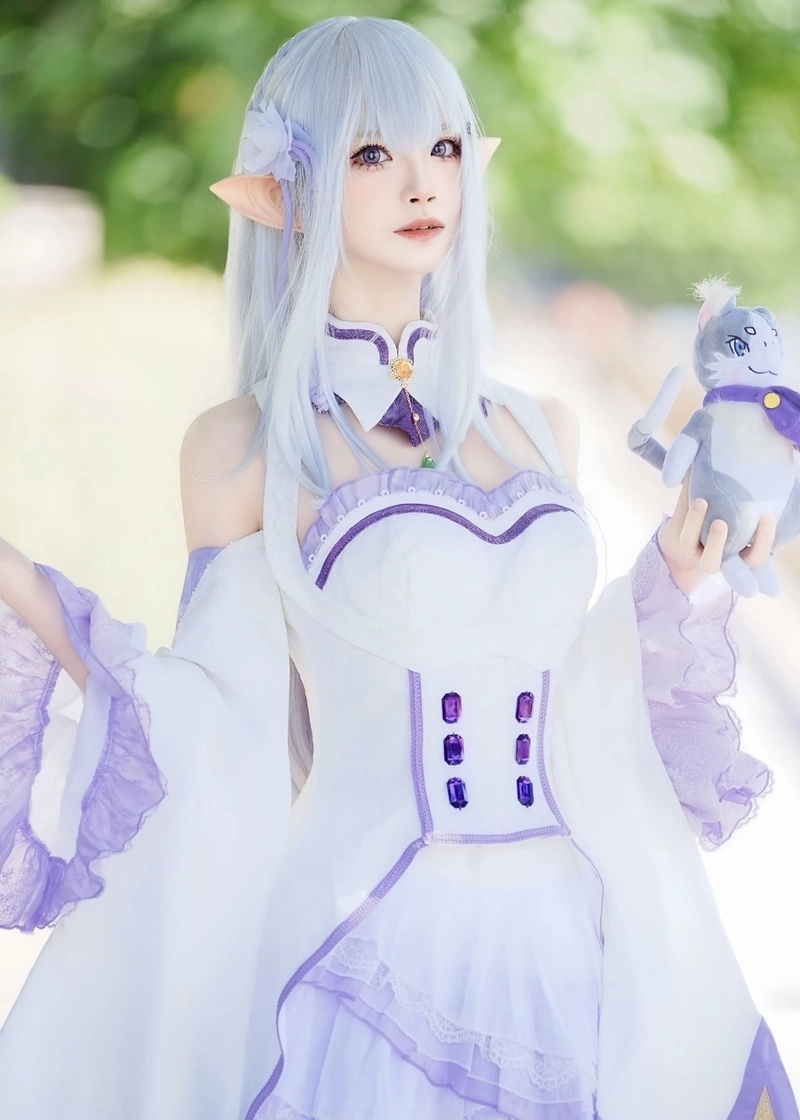 Ảnh cosplay Emilia cùng ánh sáng lung linh nghệ thuật