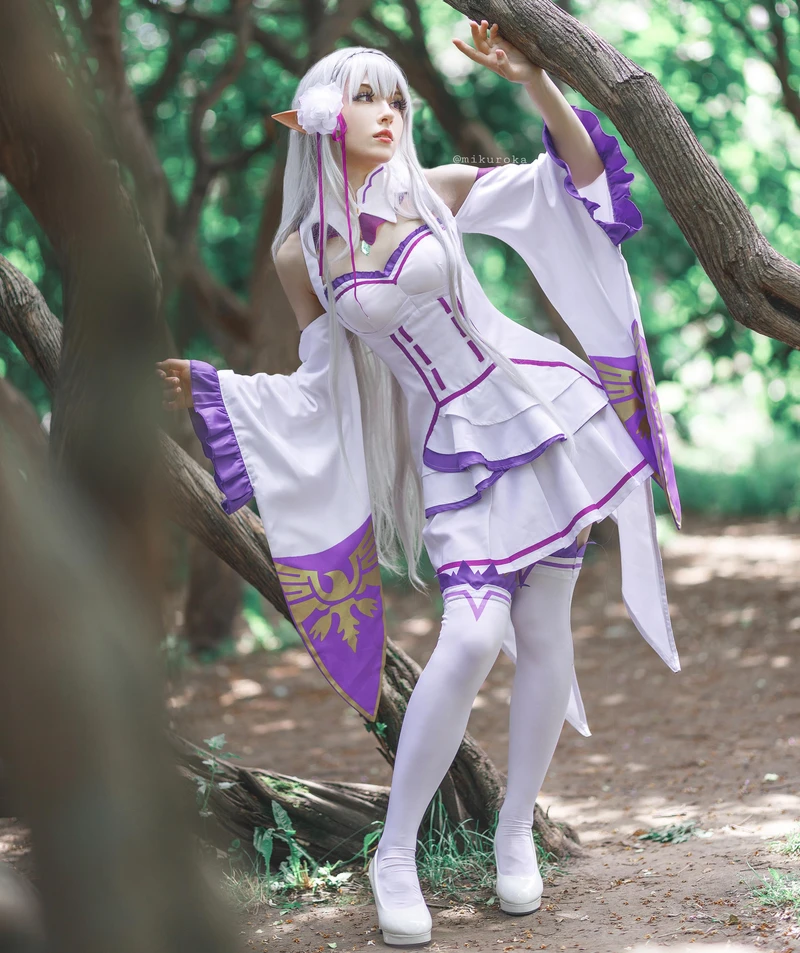 Ảnh cosplay Emilia hoàn hảo tinh tế
