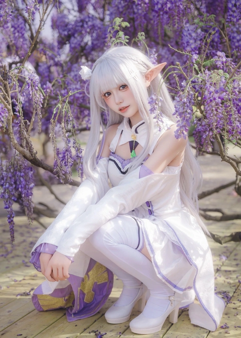 Ảnh cosplay Emilia phong cách dễ thương nổi bật