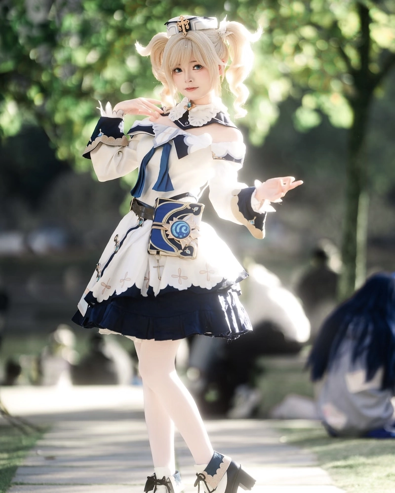 Ảnh gái xinh cosplay Genshin Impact thần thái game cực kỳ nổi bật