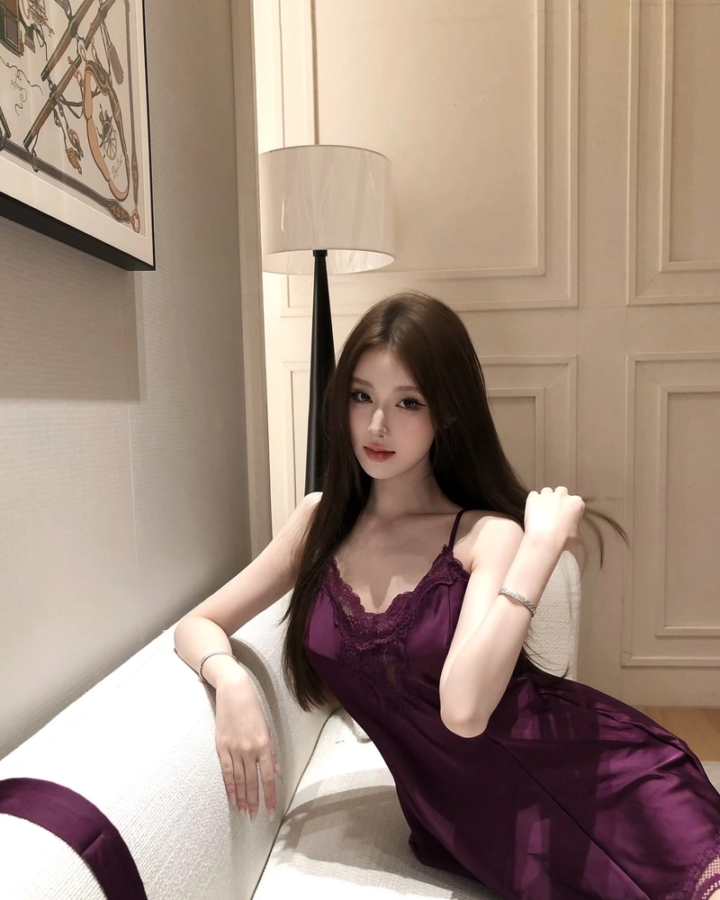 Ảnh gái xinh mặc đồ ngủ tạo cảm giác thu hút qua biểu cảm