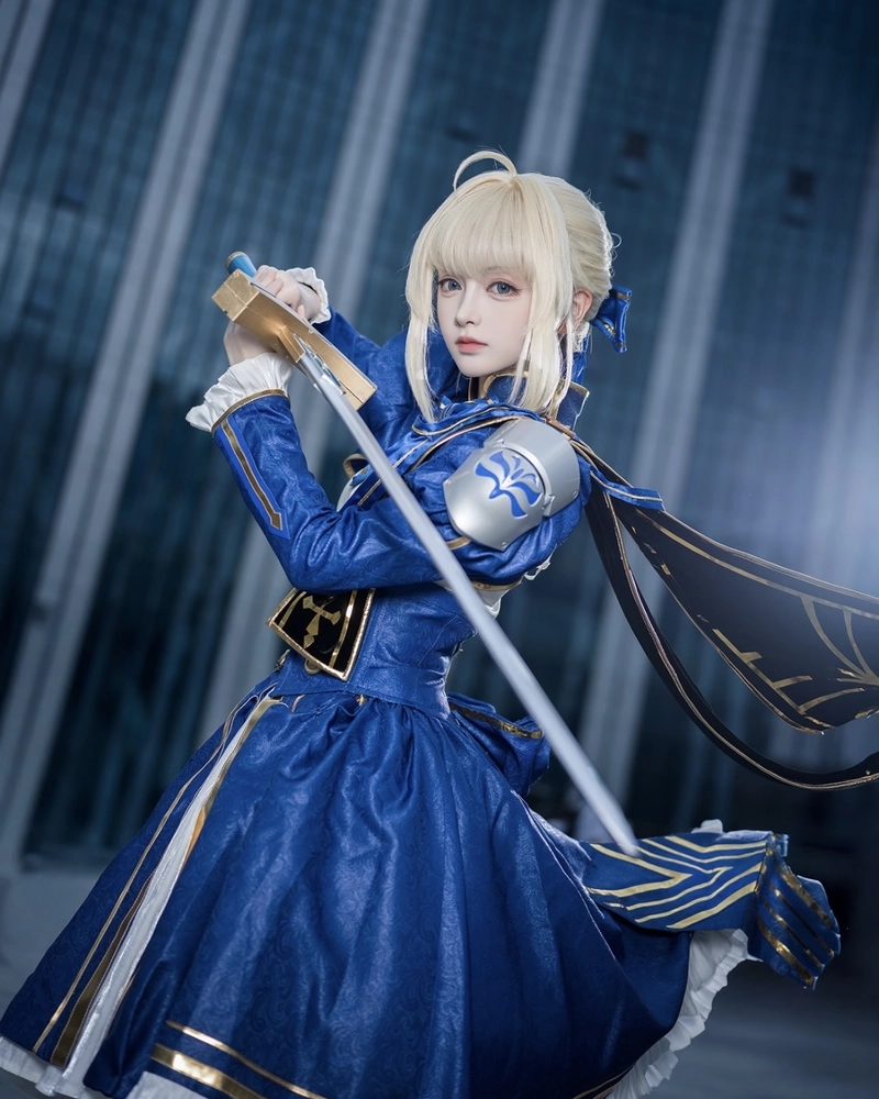 Bức ảnh Saber cosplay với thần thái lạnh lùng cá tính