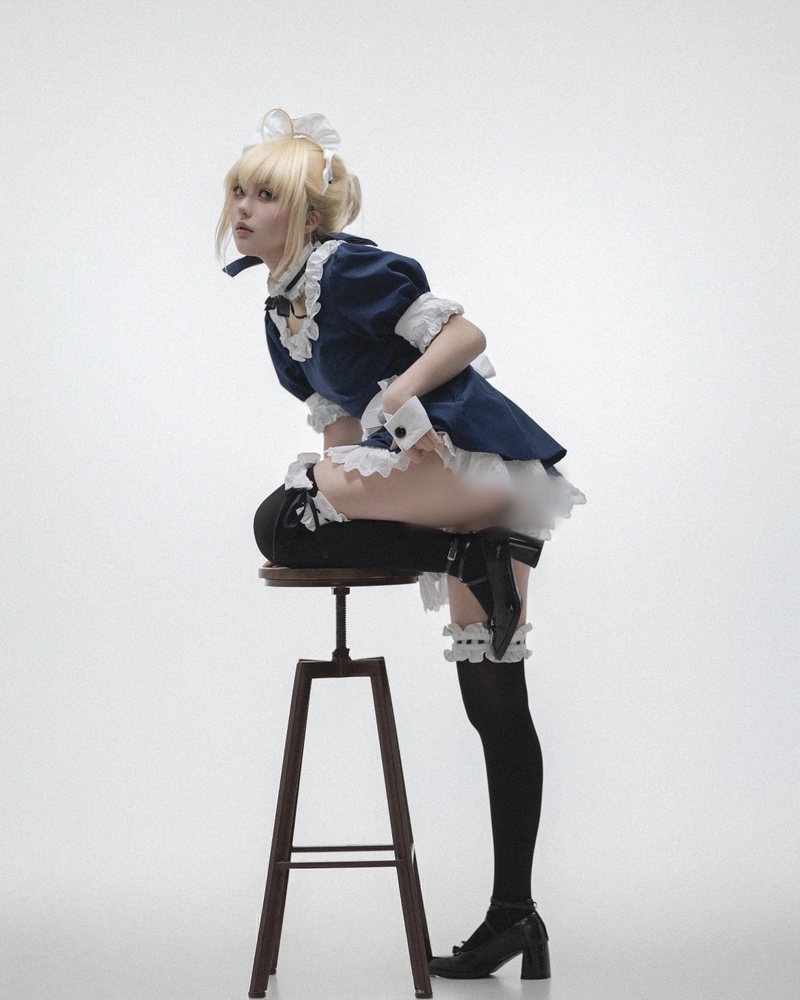 Bức hình Saber cosplay cùng thần thái tự tin