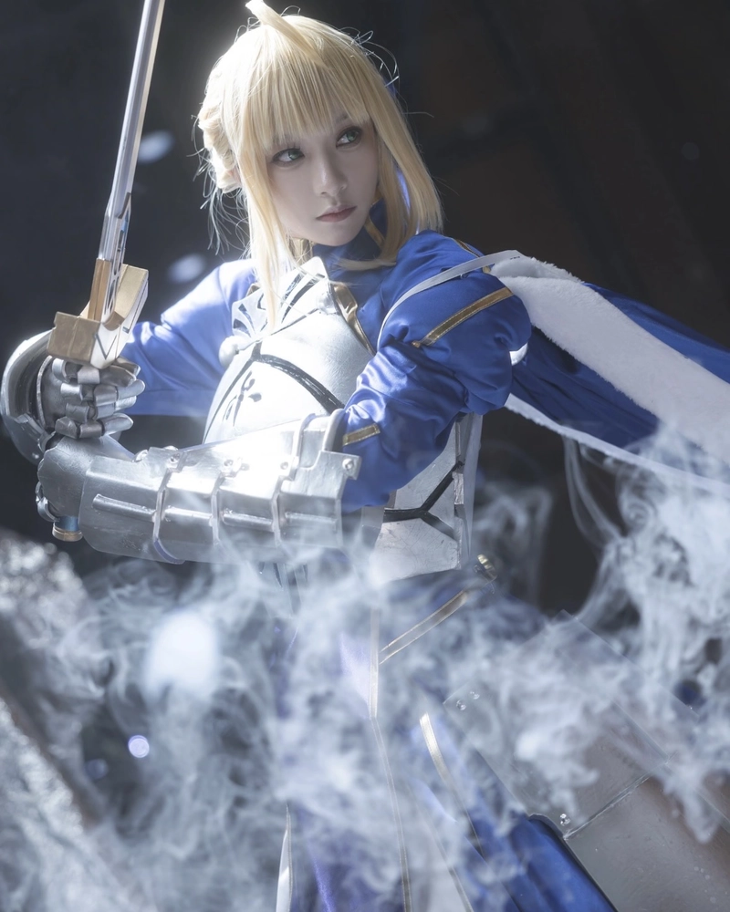 Bức hình Saber cosplay cùng vẻ ngoài thanh lịch