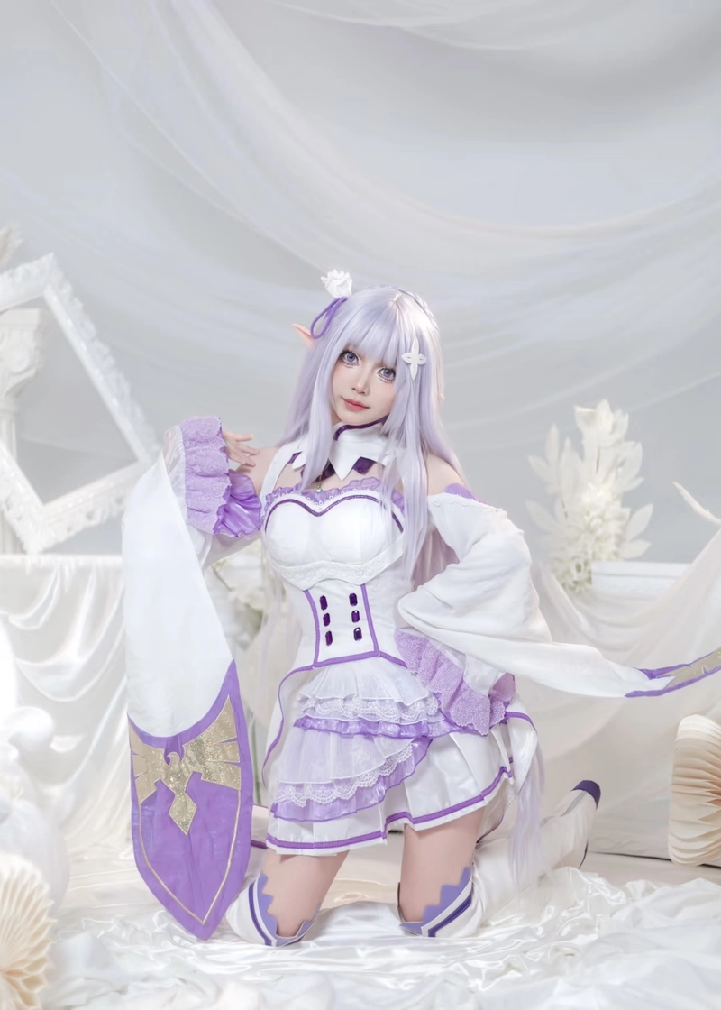 Cosplay Emilia trong tạo hình anime nổi bật hiện đại