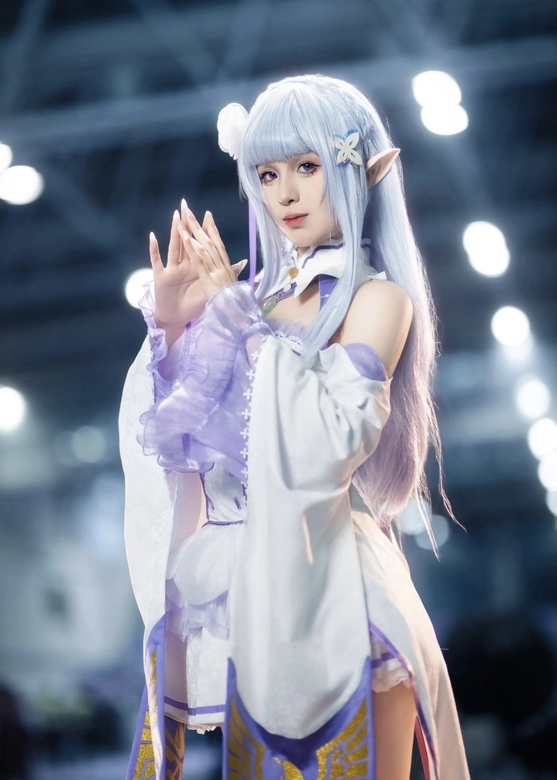 Cosplay Emilia với vẻ đẹp anime tinh tế cuốn hút