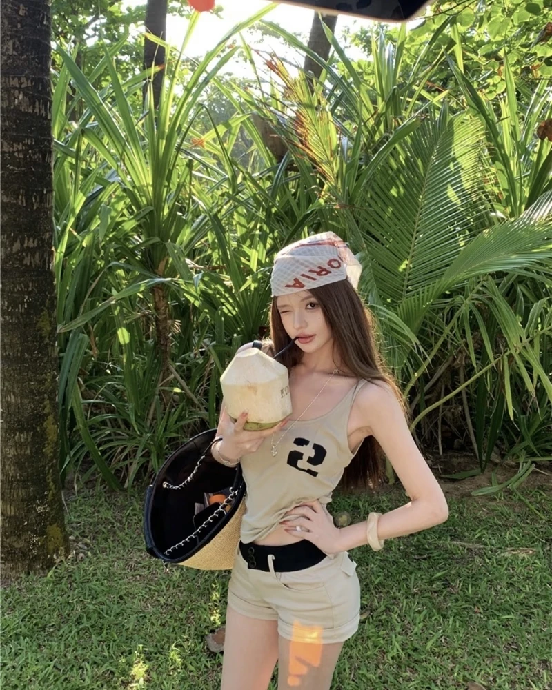 Gái xinh mặc quần ngắn tạo vẻ đáng yêu
