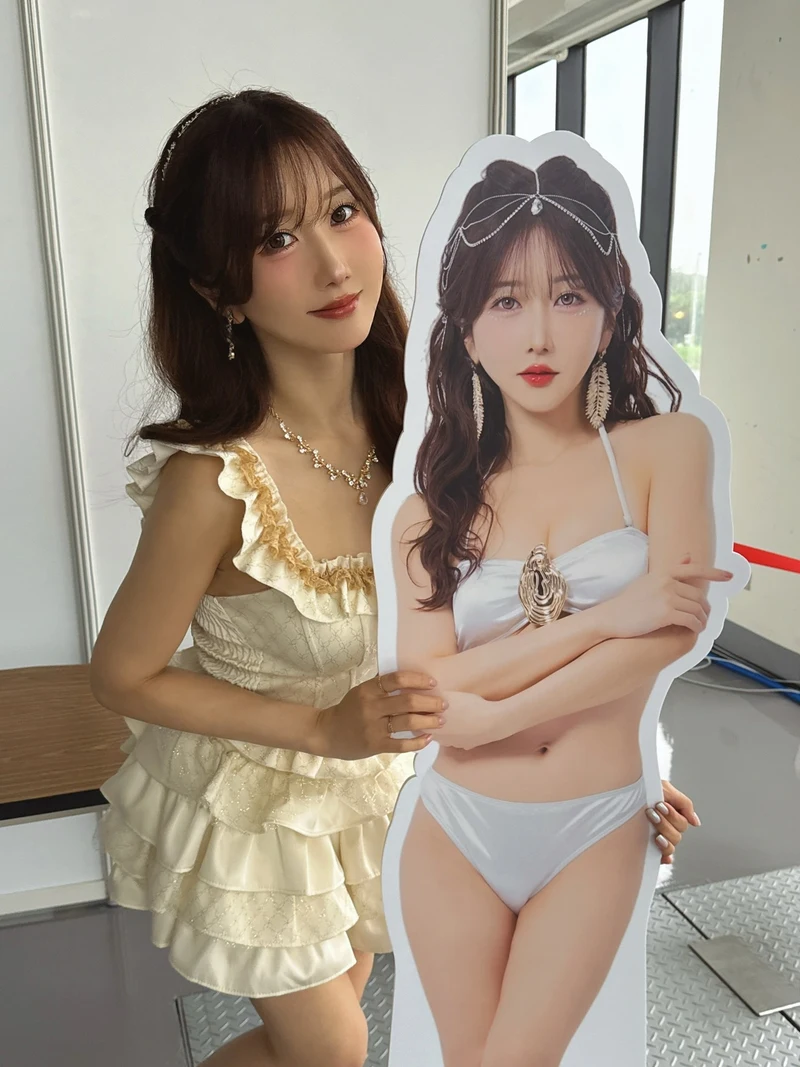 Hibiki Otsuki Ảnh Nóng Đầy Sức Sống
