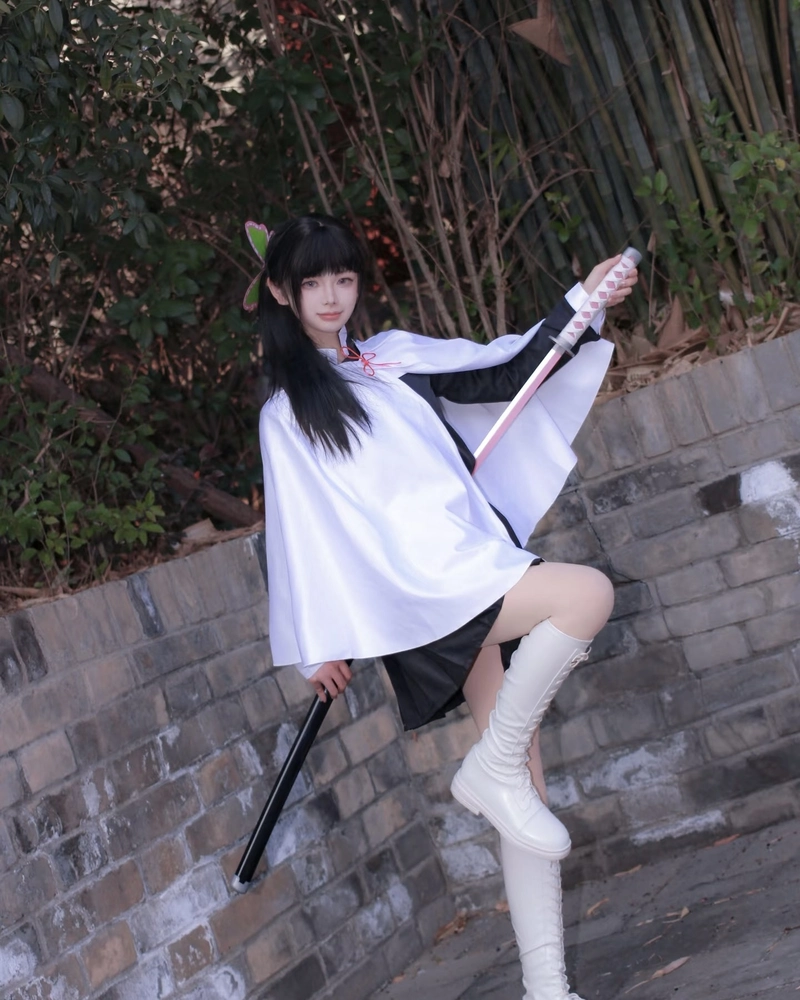 Hình Cosplay Kanao ánh nhìn trầm tạo cảm giác mơ màng