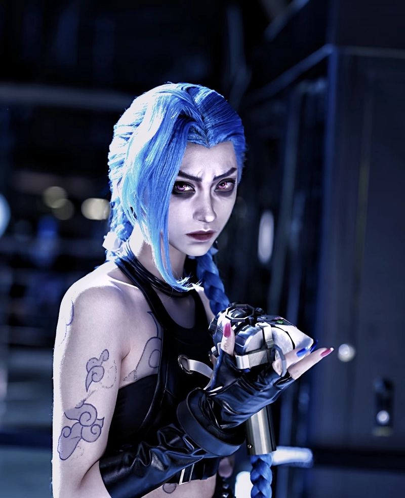 Hình Jinx cosplay tạo tổng thể cá tính đầy sức hút