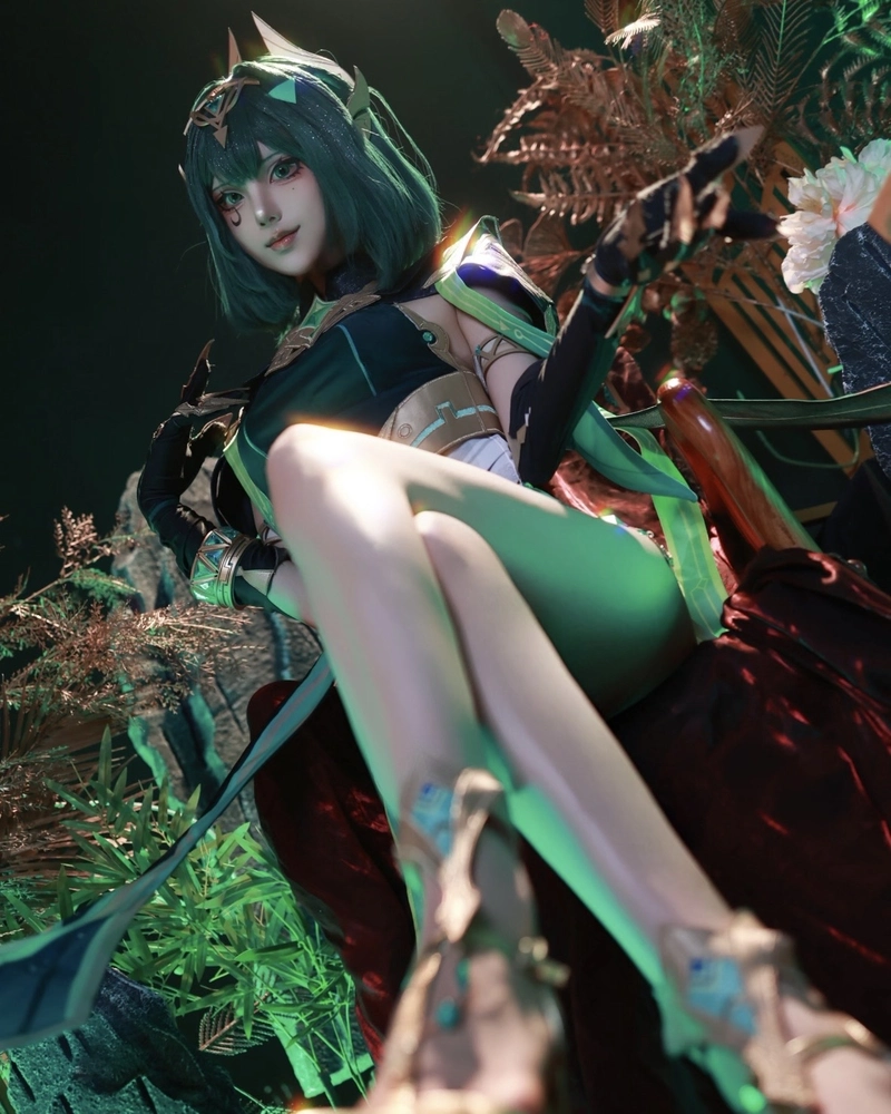 Hình gái xinh cosplay Genshin Impact ánh mắt long lanh nổi bật