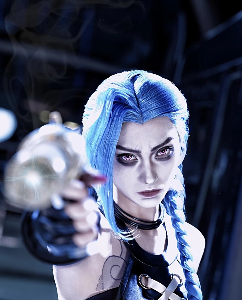 Jinx cosplay biểu hiện tự tin tạo khí chất riêng biệt