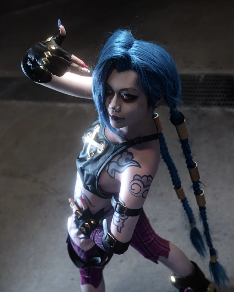 Jinx cosplay phong cách chiến đấu cực kỳ mạnh mẽ nổi bật