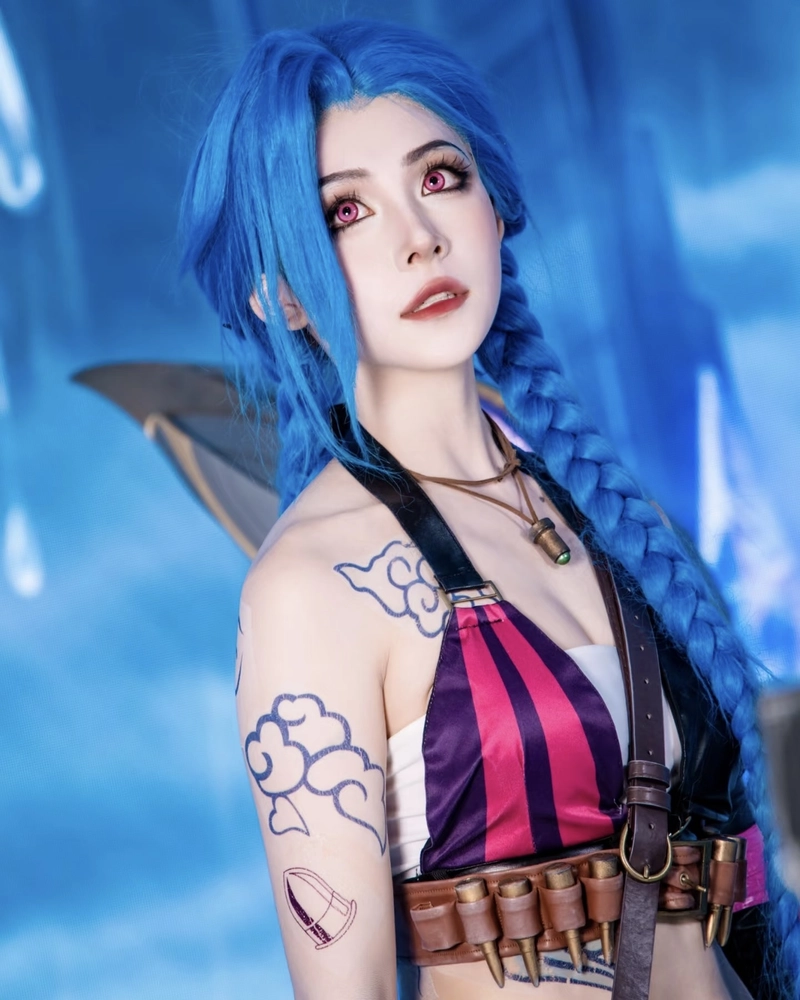 Jinx cosplay phong cách hành động tạo khí chất mạnh mẽ