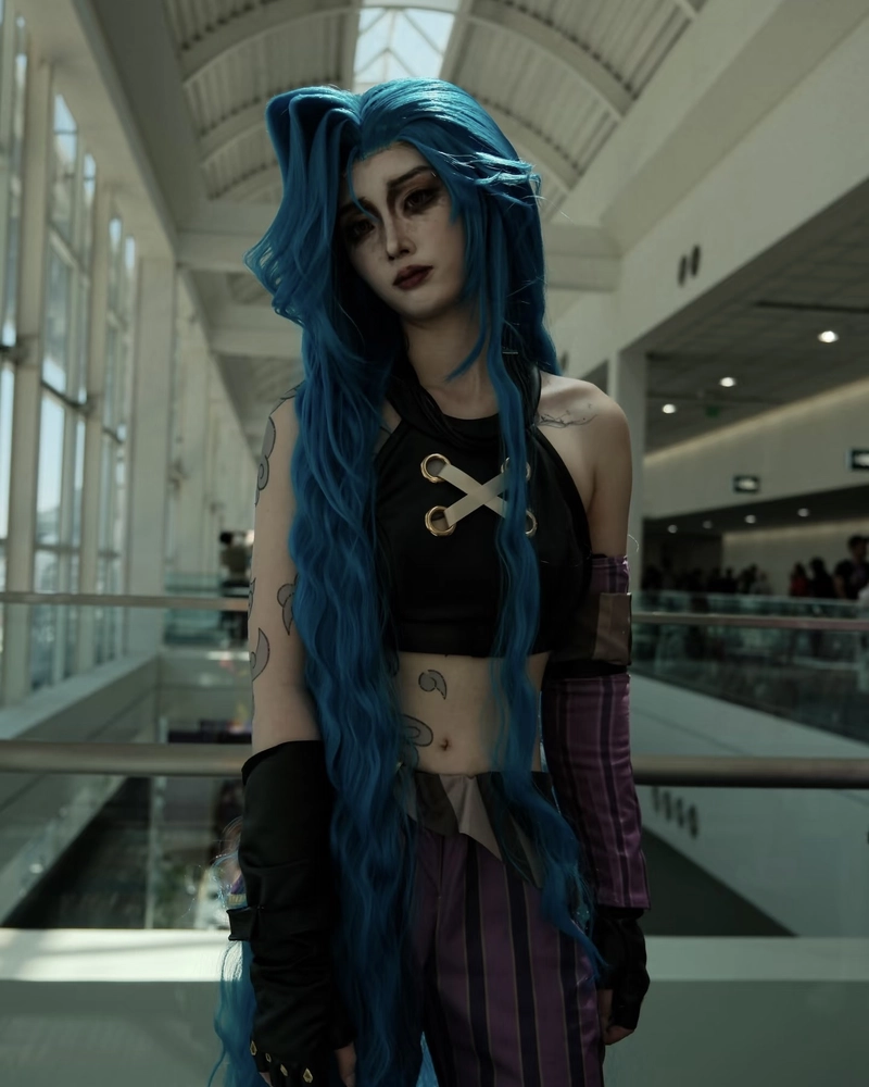 Jinx cosplay tạo cảm giác dữ dằn đầy sức hấp dẫn