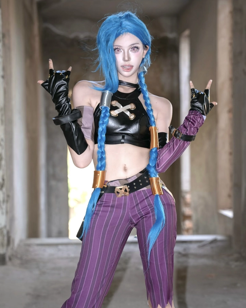 Jinx cosplay tạo hình năng động với nét phá cách riêng