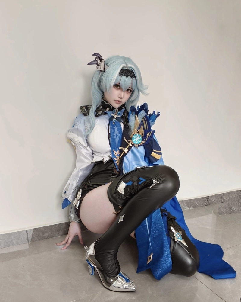 Ảnh Eula cosplay cùng thần thái cao quý cuốn hút