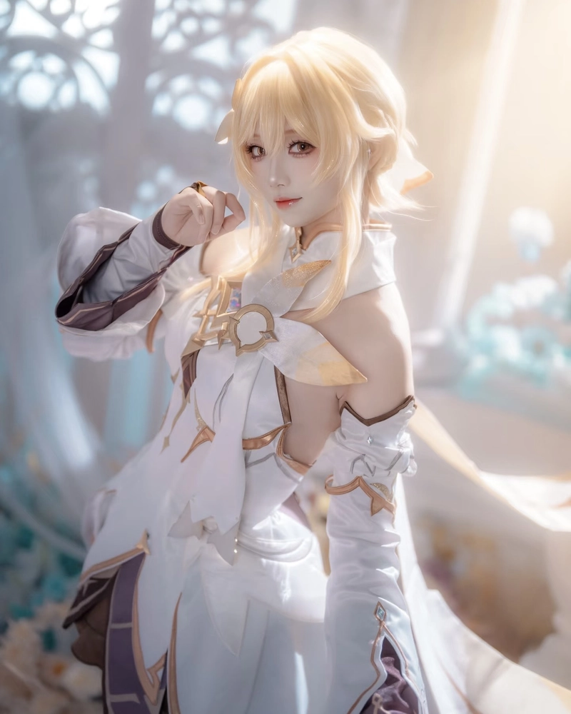 Ảnh Lumine cosplay sở hữu vẻ đẹp mong manh cuốn hút