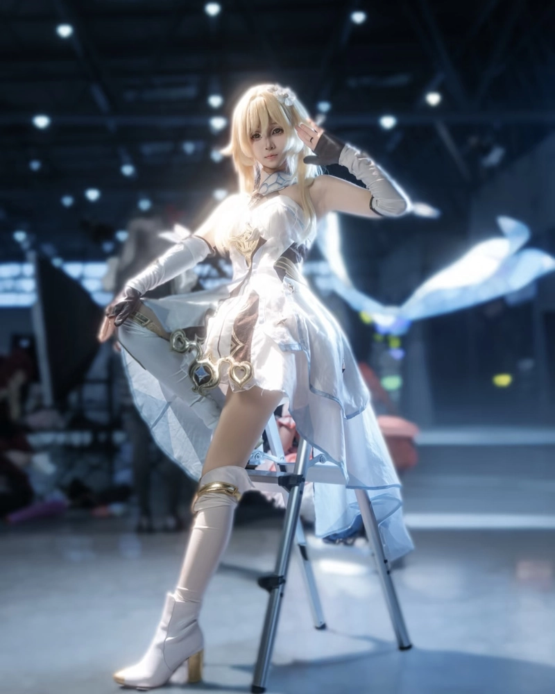 Ảnh Lumine cosplay toát lên nguồn năng lượng tích cực