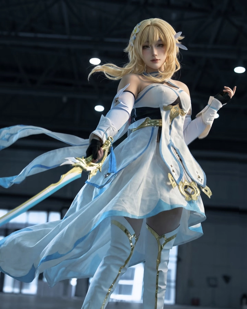 Ảnh Lumine cosplay toát lên vẻ đẹp trẻ trung năng lượng