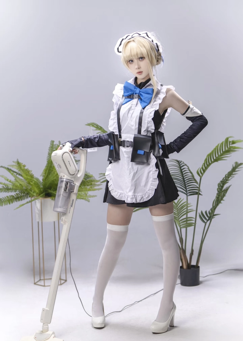 Ảnh cosplay Asuma Toki trong tạo hình công nghệ tương lai