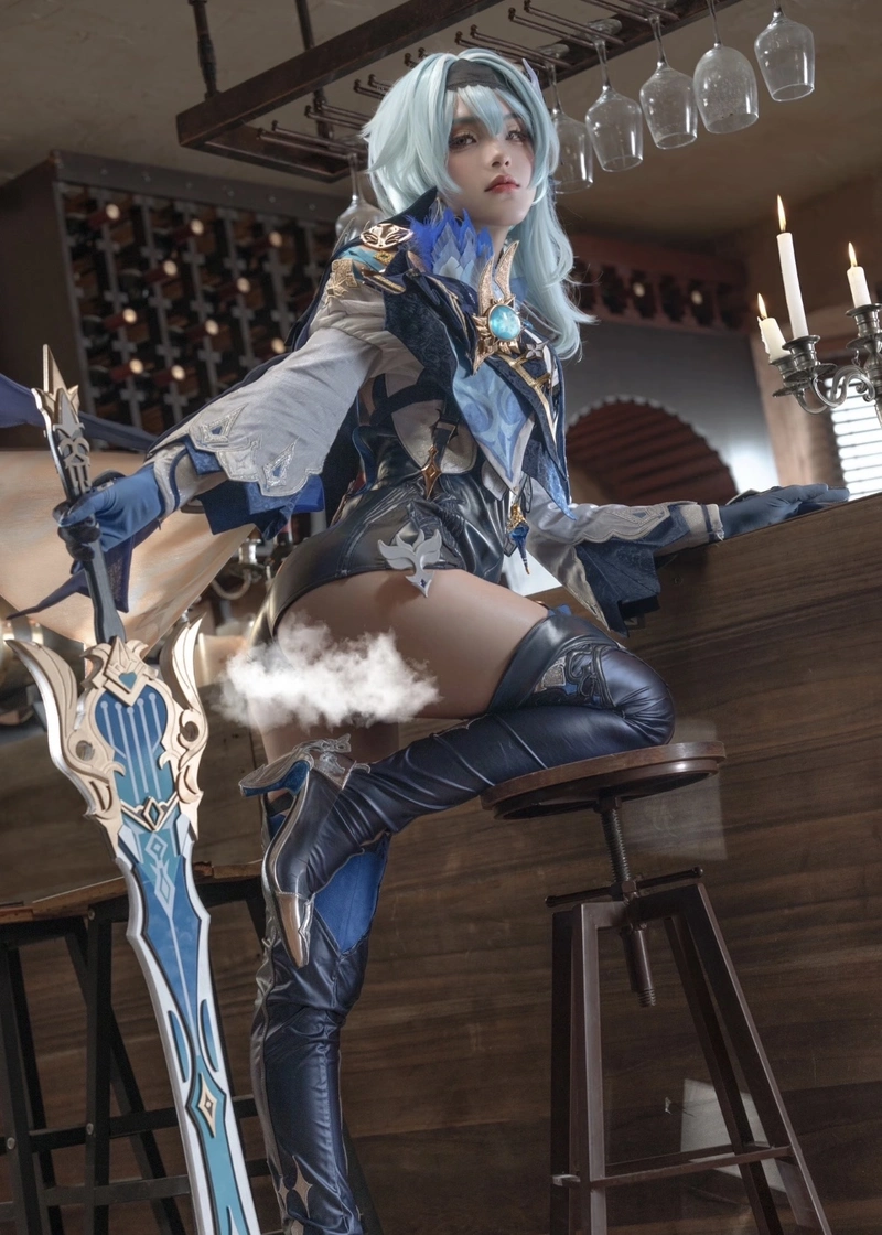 Ảnh cosplay Eula mang vẻ đẹp thanh lịch bí ẩn