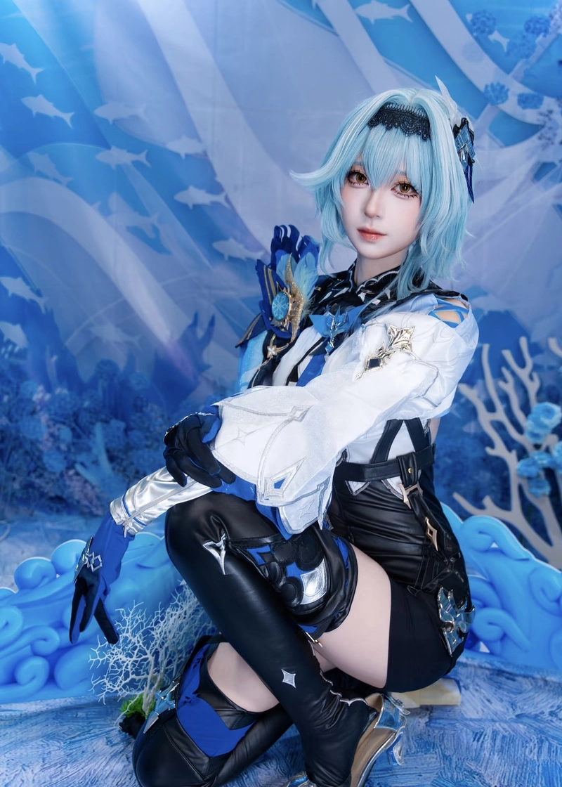 Ảnh cosplay Eula phong cách quý tộc anime sang trọng