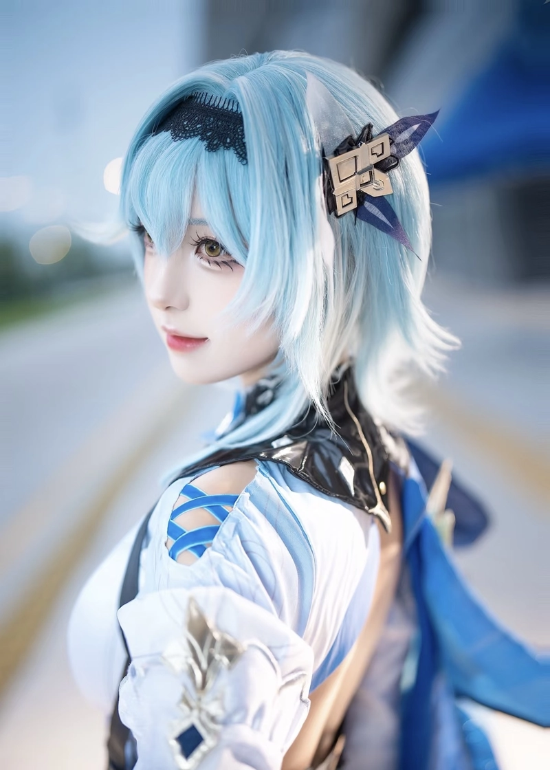 Ảnh cosplay Eula với vẻ đẹp sắc lạnh quyến rũ
