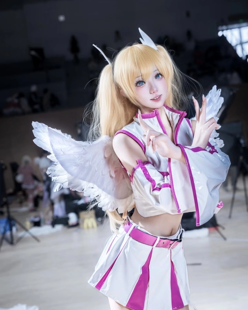 Ảnh cosplay Liliel mang vẻ ngoài rạng rỡ năng lượng