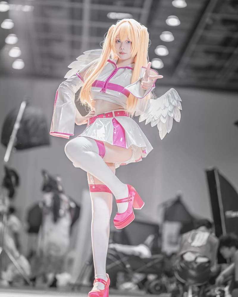 Ảnh cosplay Liliel với ánh nhìn tinh nghịch cuốn hút
