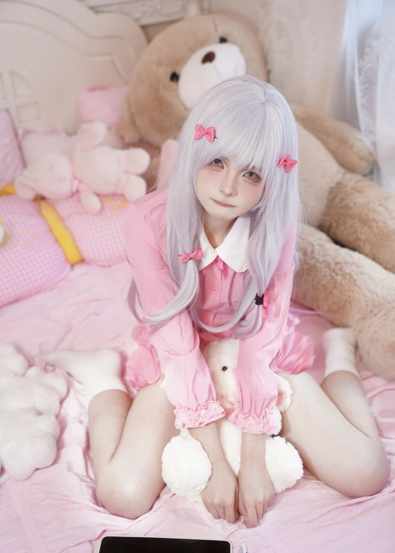 Ảnh cosplay Sagiri Izumi trong tạo hình chuẩn nguyên tác