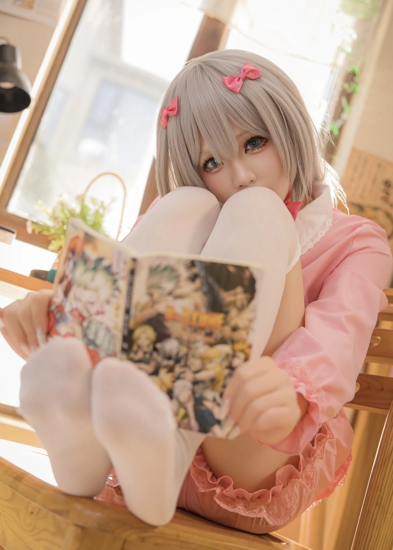Ảnh cosplay Sagiri Izumi trong trang phục mặc nhà quen thuộc